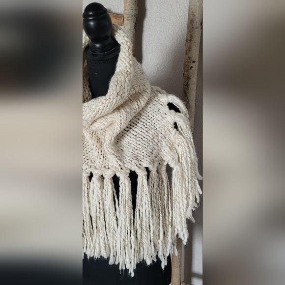 Infinity Fringe Scarf - Picture 4 of 8